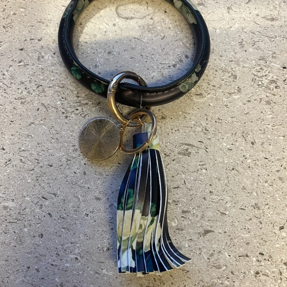 🔥 2 for $15 DEAL – READ FIRST🔥 Floral Key & Card Holder with Tassel